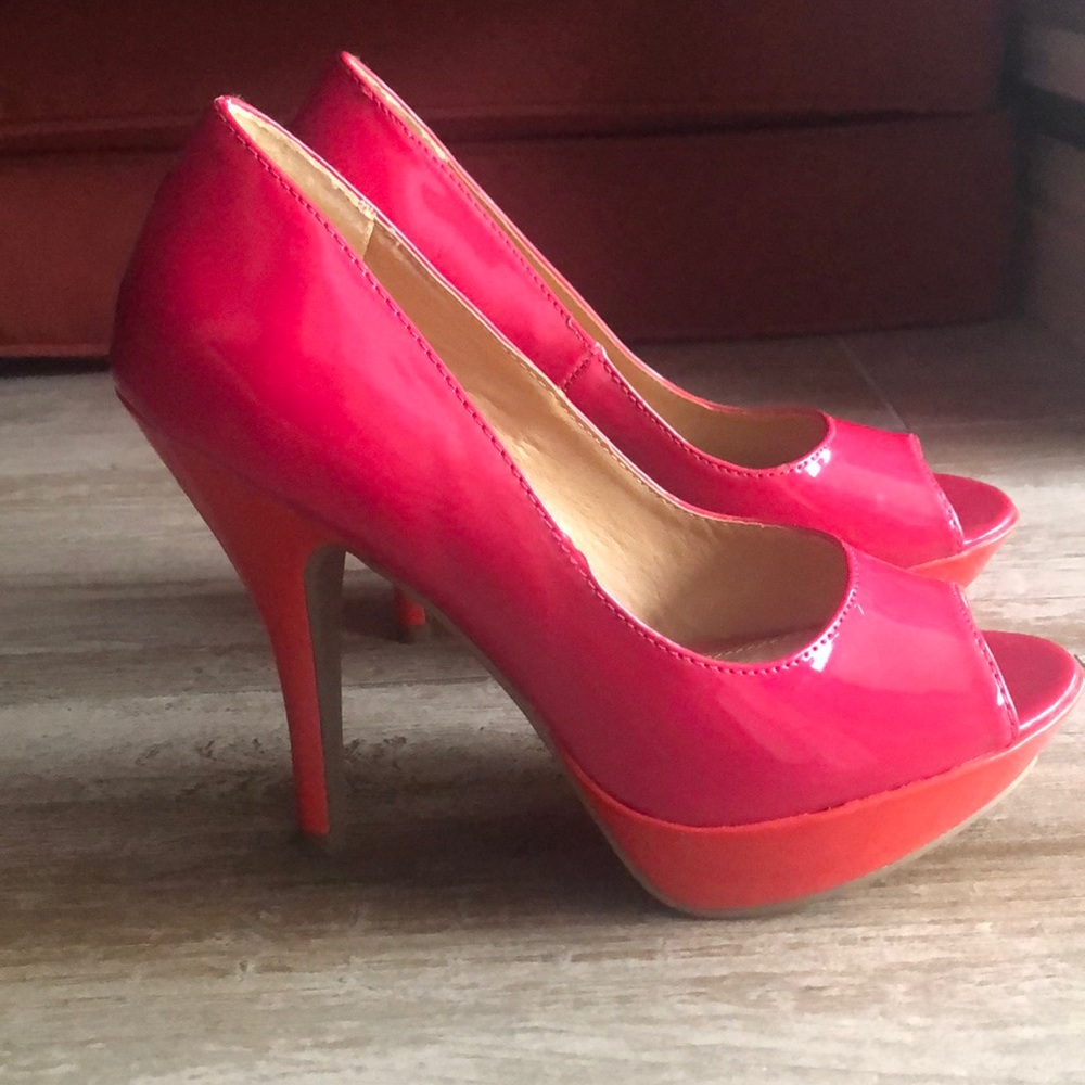 NWOT KC Two Toned Heels